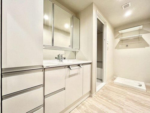 高品ハイツ１号棟の独立洗面台|独立洗面化粧台が付いています