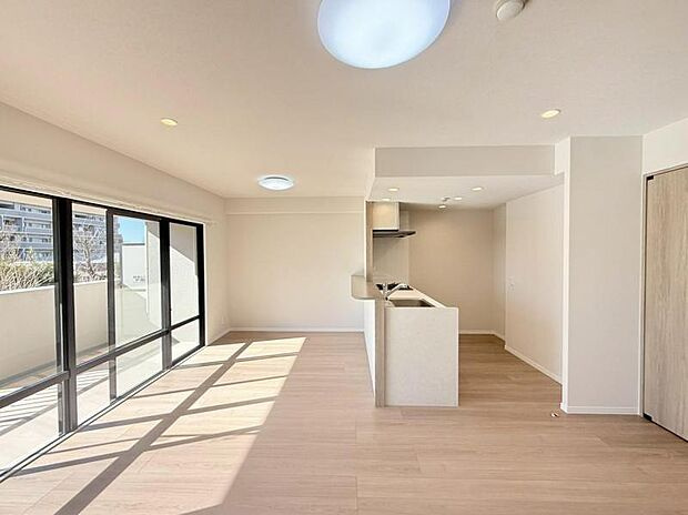 ガーデンコート西の原１号棟の居間・リビング|リビングです