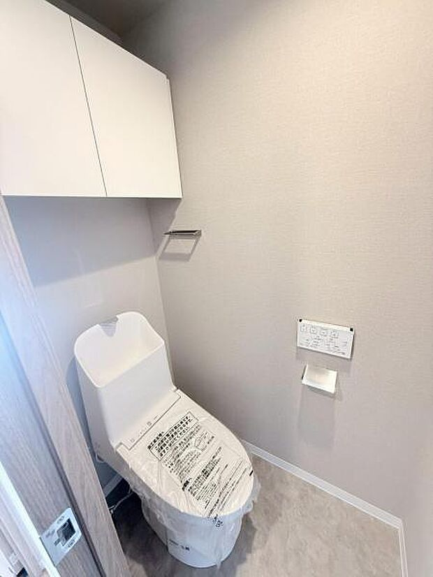 ガーデンコート西の原１号棟のトイレ|落ち着いた色調のトイレです