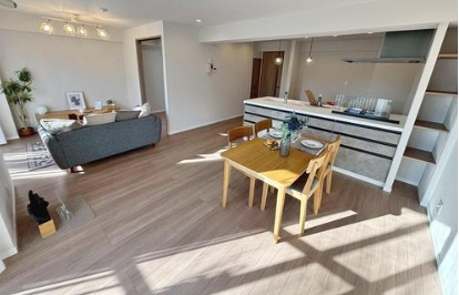 千葉ガーデンタウンＣ棟の居間・リビング|ゆったりとしたリビングです