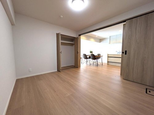 新松戸西パークハウスＢ棟の洋室|ゆったりした洋室です