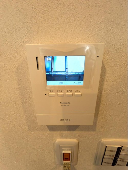 新松戸西パークハウスＢ棟の防犯設備|モニター付きインターホンです