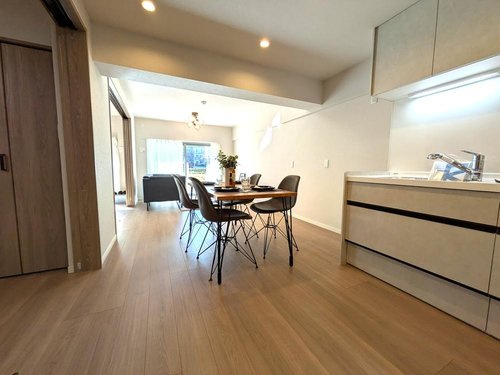 新松戸西パークハウスＢ棟の居間・リビング|おしゃれなリビングです