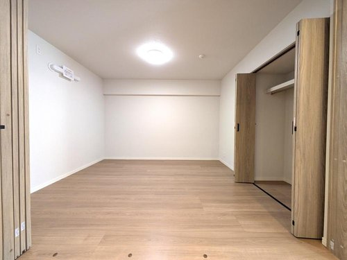 新松戸西パークハウスＢ棟の洋室|ゆったりした洋室です