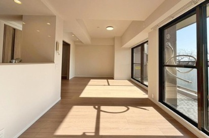 ツインエルシティ千葉１番館の居間・リビング|こちらの居間で趣味の時間をお楽しみください