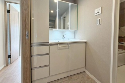 ツインエルシティ千葉１番館の独立洗面台|使いやすい独立洗面台です