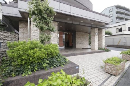 レーベンハイム古河プリームスフォルツァのエントランス|ゆとりのあるエントランスです