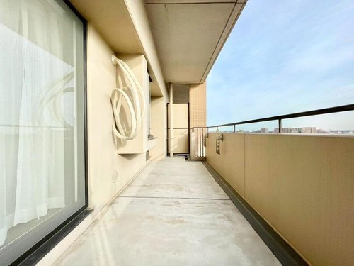 フェアロージュ津田沼ポルタ館のバルコニー|お洗濯にも便利なバルコニー付き