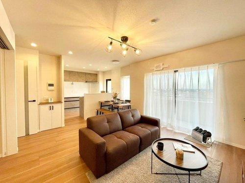 フェアロージュ津田沼ポルタ館の居間・リビング|こちらの居間で趣味の時間をお楽しみください