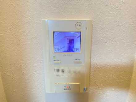 東急ドエル・ステージ２１センターコート弐番館の防犯設備|モニター付きインターホンです