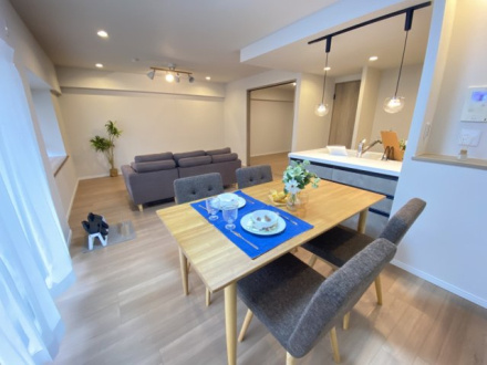 東急ドエル・ステージ２１センターコート弐番館の居間・リビング|使いやすいリビングです