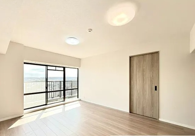 ネオ・アーバン新座の居間・リビング|こちらのリビングで趣味の時間をお楽しみください