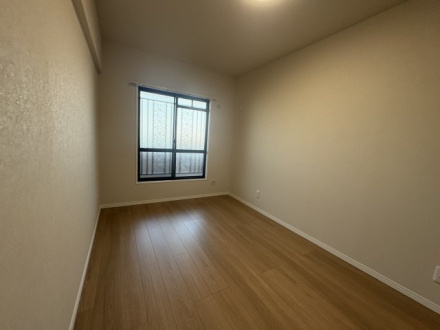 プロムナード大宮春野Ｂ－４番館の洋室|ゆったりした洋室です