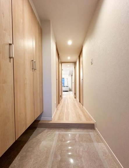 ダイアパレス朝霞台Ⅲの玄関|収納もある玄関です