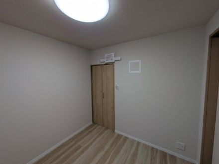 マンション第八松戸の洋室|落ち着いた色調の洋室です