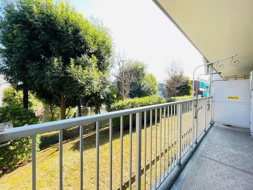 薬園台サニーハイツのバルコニー|お洗濯にも便利なバルコニー付き