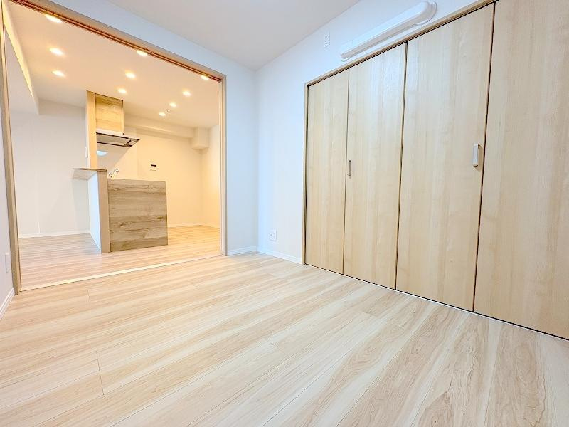 本町ハイツの洋室|リビングと隣接した洋室です