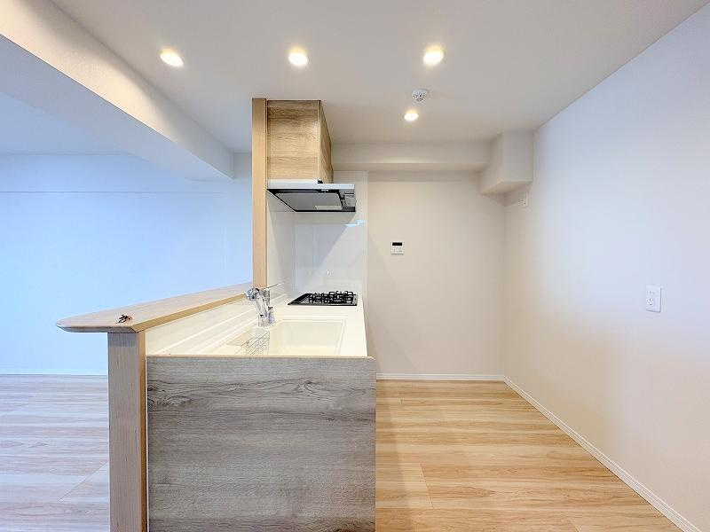 本町ハイツのキッチン|会話の弾む対面式キッチン