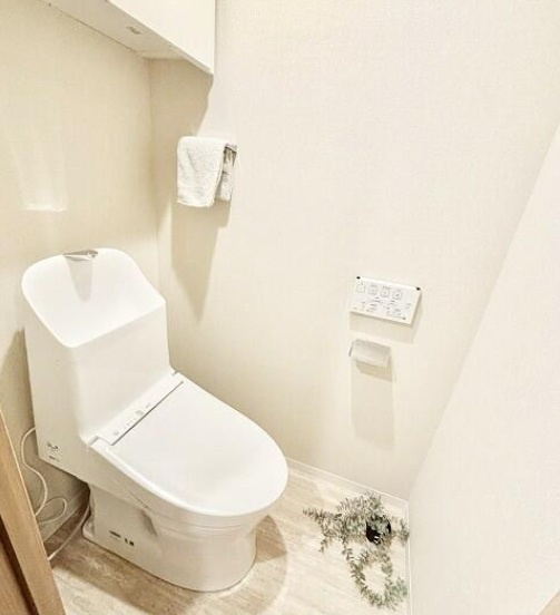 朝日プラザ武蔵野マーテルヒルズ参番館のトイレ|落ち着いた色調のトイレです
