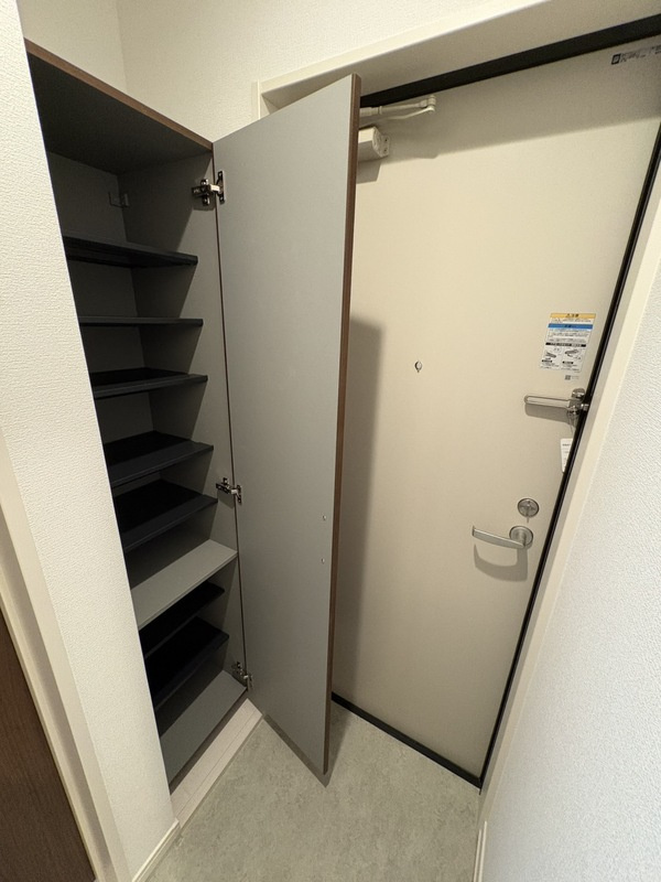 熊本市中央区壺川１丁目のアパートの玄関