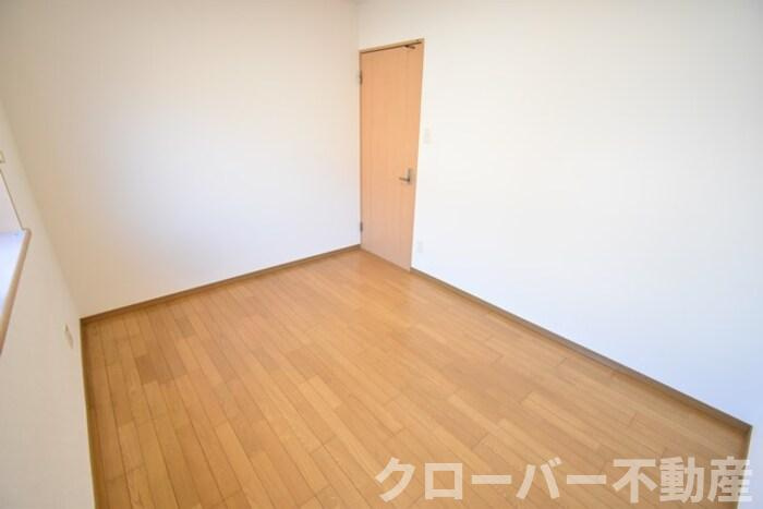 パインズコート新居 C棟の内装|洋室５．６帖