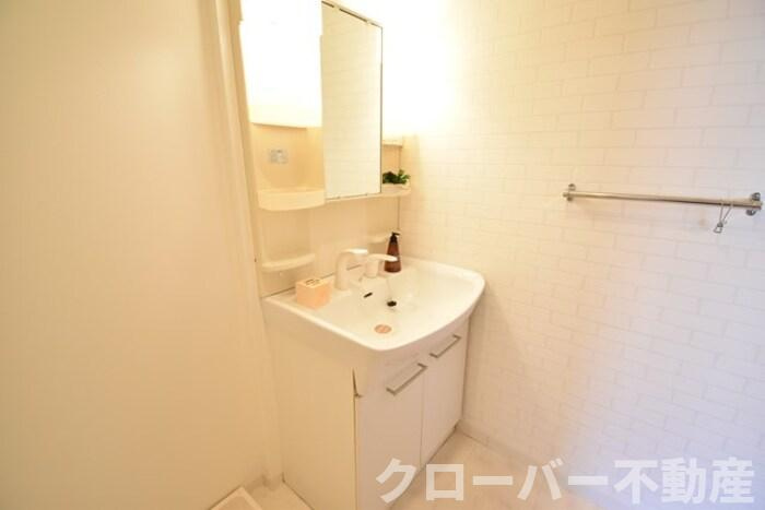 パインズコート新居 C棟の独立洗面台|洗髪洗面化粧台