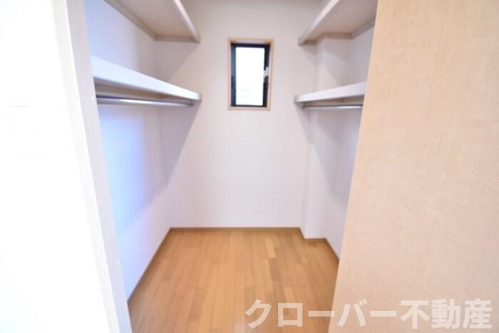 パインズコート新居 C棟の収納|ウォークインクローゼット