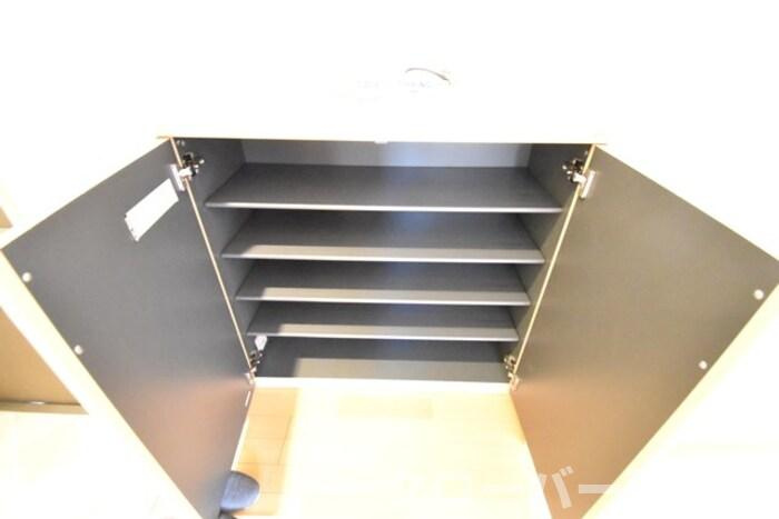 パインズコート新居 C棟の収納|シューズボックス（カウンタータイプ）