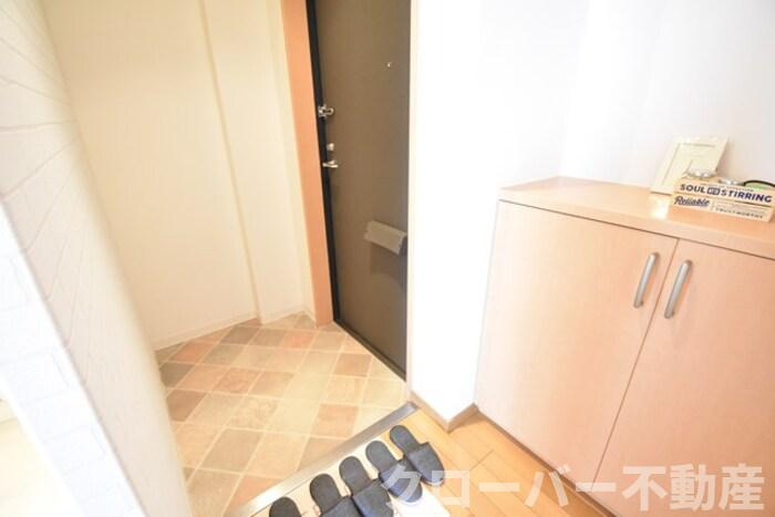 パインズコート新居 C棟の玄関|玄関