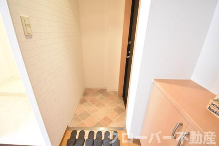 パインズコート新居 C棟の玄関|玄関