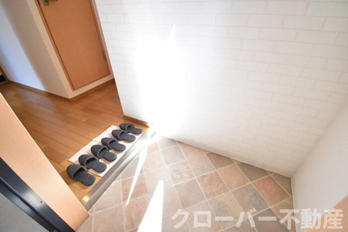 パインズコート新居 C棟の玄関|玄関