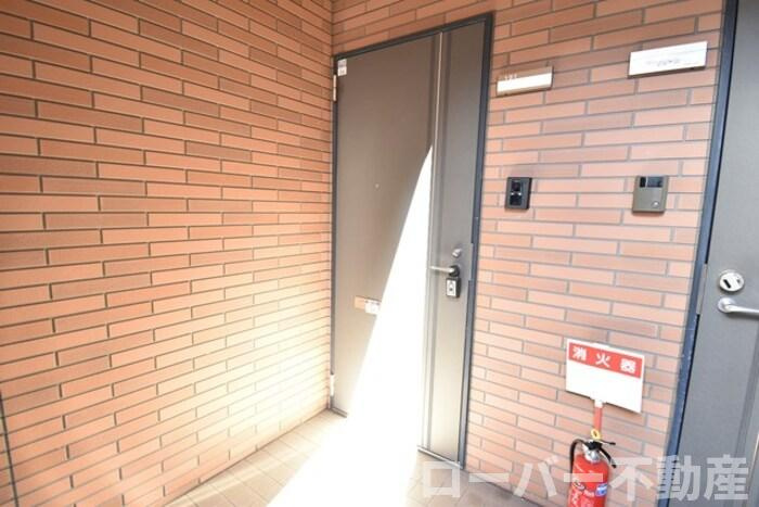 パインズコート新居 C棟の玄関|玄関