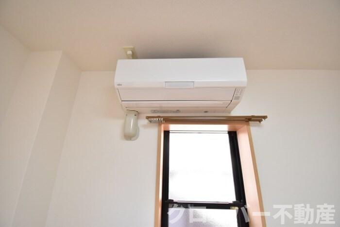 パインズコート新居 C棟の設備|備付エアコン（ＬＤＫ）