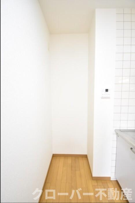 パインズコート新居 C棟のキッチン|冷蔵庫置き場