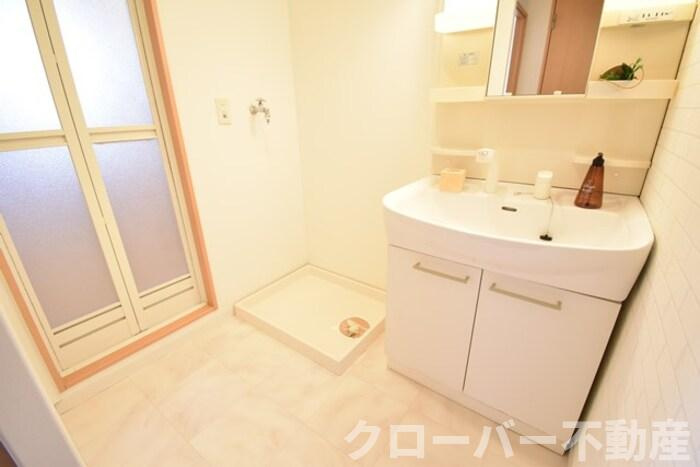 パインズコート新居 C棟の独立洗面台|洗面室