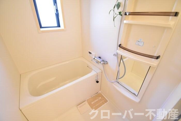 パインズコート新居 C棟の浴室|浴室