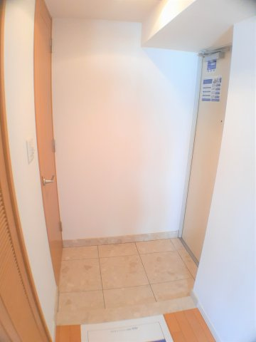 レジディア文京湯島の玄関|※写真は同タイプの別室になります