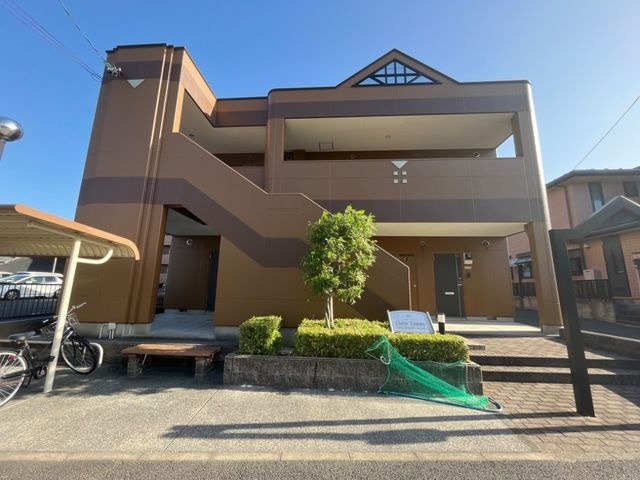 クレア　トミー