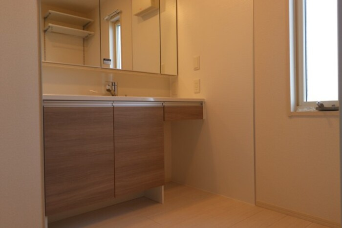 Ｌｉｌｙ　Ｇｏｌｄの洗面所|忙しい朝には欠かせない洗面所です