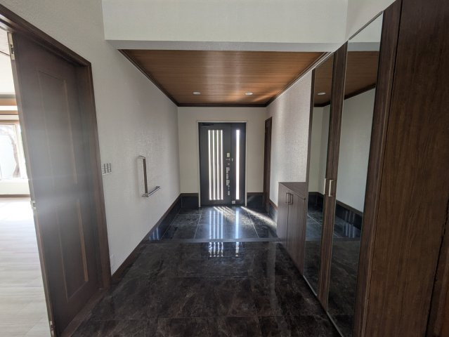 海徒歩10分！７LDK　大型中古住宅の玄関|玄関