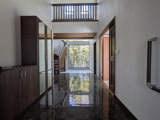 海徒歩10分！７LDK　大型中古住宅のエントランス|借景竹林が魅力のエントランス