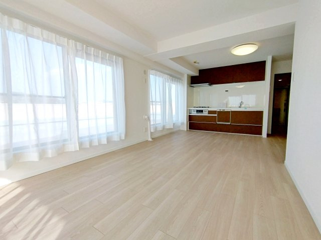 ダイアパレス東寺尾第三・弐号棟の居間・リビング|こちらのリビングで趣味の時間をお楽しみください