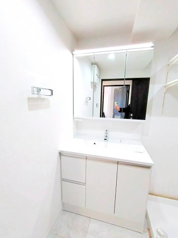 ダイアパレス東寺尾第三・弐号棟の独立洗面台|使いやすい独立洗面台です