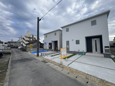 【前面道路含む現地写真】 | 西原町小那覇（全3棟）2号棟 | ※北東側前面道路♪