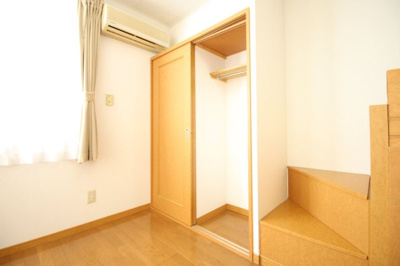 【内装】 | レオパレスグローセ | もちろんクローゼットも完備しております！（写真は1F）