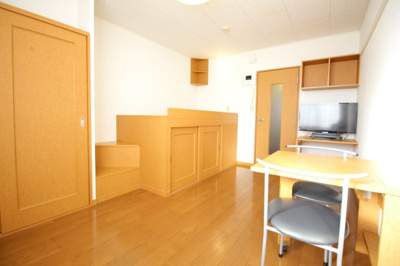 【居間・リビング】 | レオパレスグローセ | ベッドの下は大型収納スペース☆（1F：フローリング仕様）