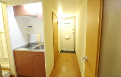 【玄関】 | レオパレスパピルスＨＴＹ | 廊下から玄関にかけてスッキリしています♪