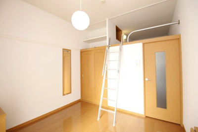 【居間・リビング】 | レオパレスパピルスＨＴＹ | 天井が高く開放的な空間ですよ☆