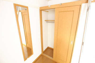 【内装】 | レオパレスパピルスＨＴＹ | 大切な洋服を収納するのに欠かせないクローゼットを完備！