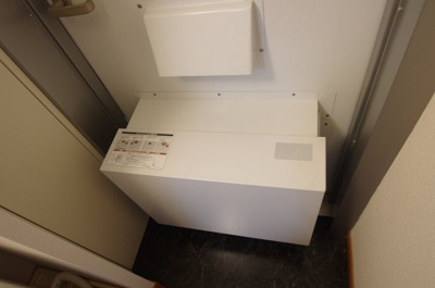 【玄関】 | レオパレスサンシャイン | 宅配BOX有（必要に応じて伸縮します）